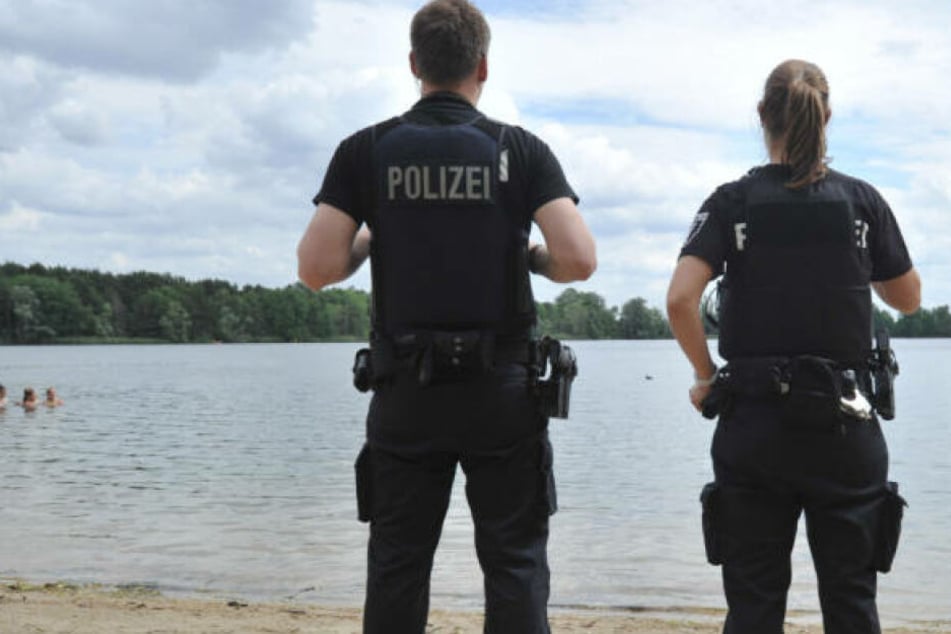 Die Polizisten fertigten eine Anzeige gegen den Mann. (Symbolbild)