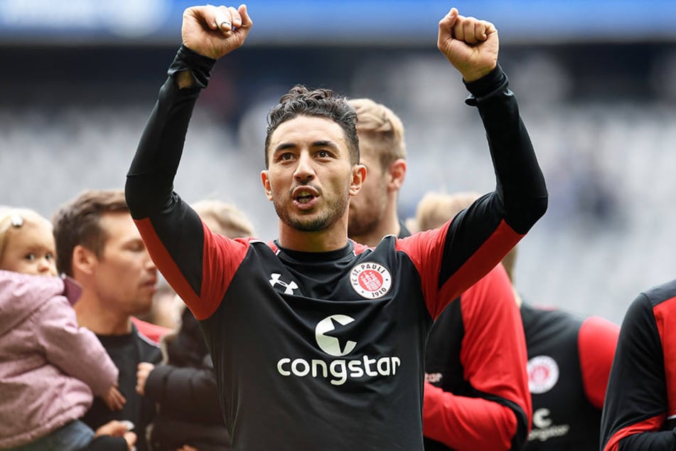 Aziz Bouhaddouz kann erleichtert jubeln: Trotz durchwachsener Saison wird er in diesem Sommer am größten Turnier seiner Karriere teilnehmen.