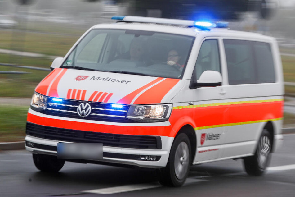 Der 19-Jährige verletzte sich und wurde in ein Krankenhaus gebracht. (Symbolbild)