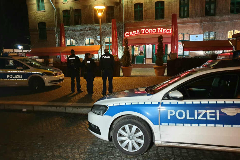 Einsatzkräfte der Polizei sind vor Ort.