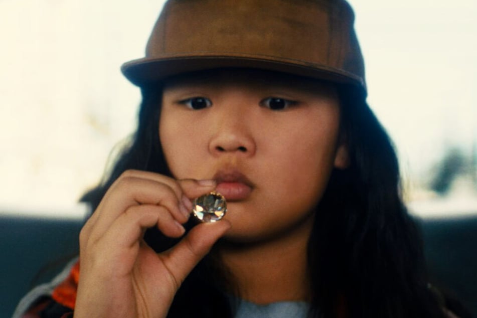 Cassandra Cain (Ella Jay Basco) stiehlt einen wertvollen Diamanten, weshalb Gothams Bösewichte hinter ihr her sind.