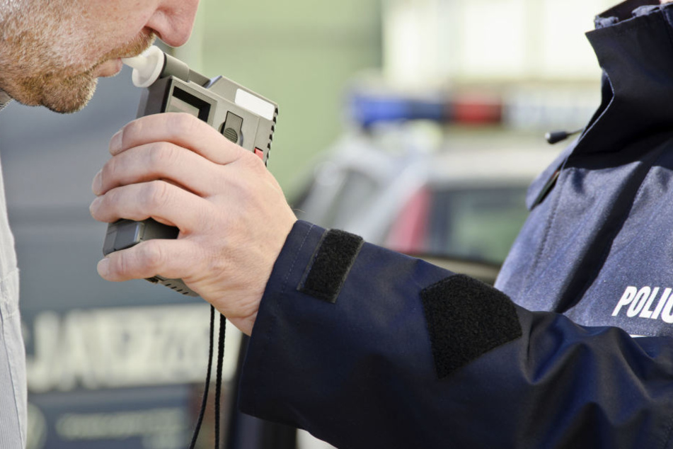 Der 64-Jährige wurde mit 4,76 Promille von der Polizei erwischt. (Symbolbild)