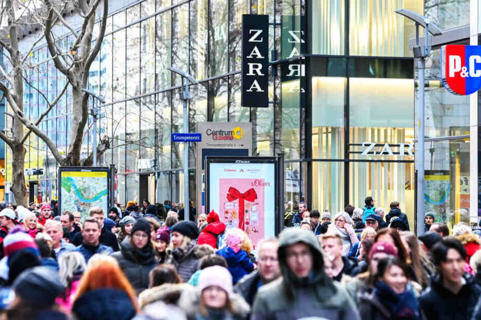 Zum letzten verkaufsoffenen Sonntag herrschte reges Treiben auf der Prager Straße.