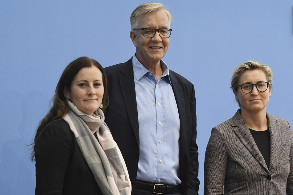 Die Bundesvorsitzende der Linken, Janine Wissler (40), Dietmar Bartsch (64) und die ehemalige Co-Vorsitzende Susanne Hennig Wellsow (44) erleben gerade schwierige Zeiten. Ihre Linkspartei droht im Chaos zu versinken.