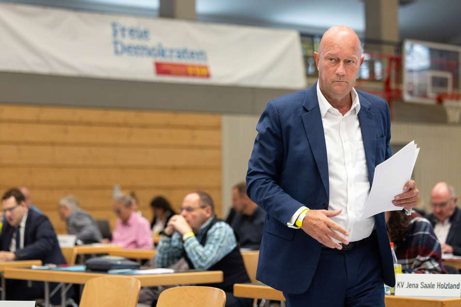 Thüringens ehemaliger Ministerpräsident Thomas Kemmerich (58, FDP) befürwortet die Entscheidung von Bayerns Regierungschef Markus Söder (56, CSU), Hubert Aiwanger (52, Freie Wähler) nicht zu entlassen.