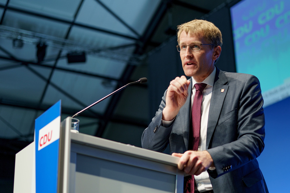 Schleswig-Holsteins Ministerpräsident, Daniel Günther (48, CDU), warnte Bund und Länder vor überzogenen und damit kontraproduktiven Corona-Regeln.