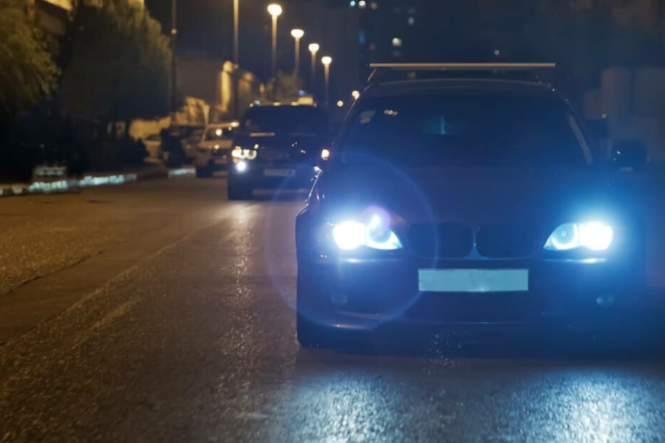 An einer roten Ampel hatten sich die beiden Fahrer offenbar abgesprochen (Symbolbild)