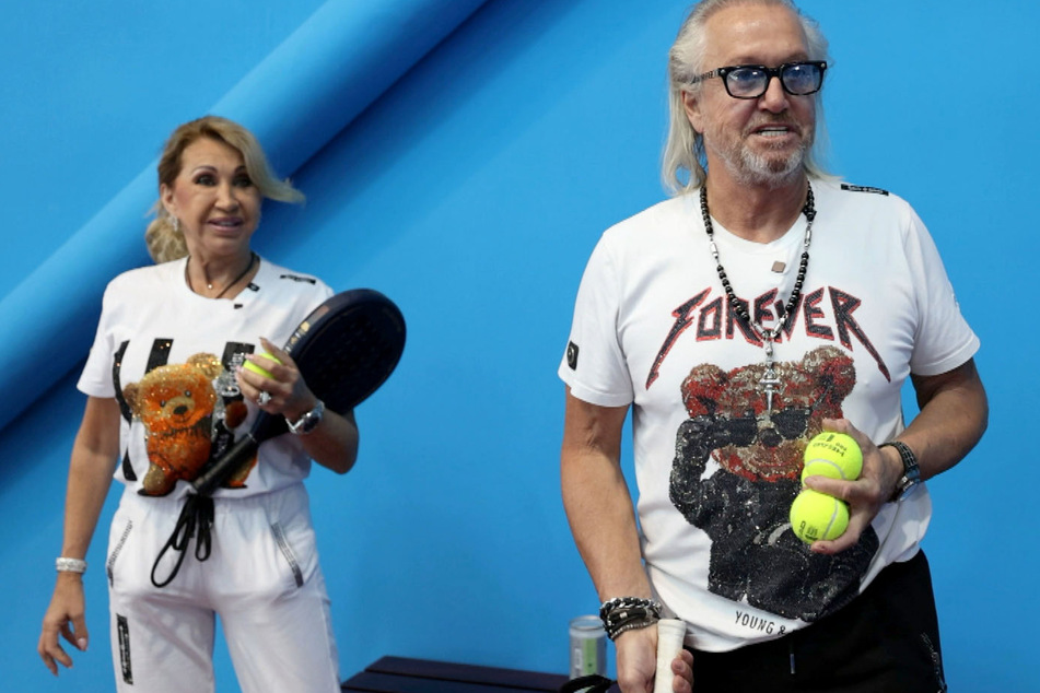 Carmen (58) und Robert Geiss (60) haben sich in der neuen Folge von "Die Geissens" im Padel-Tennis probiert.