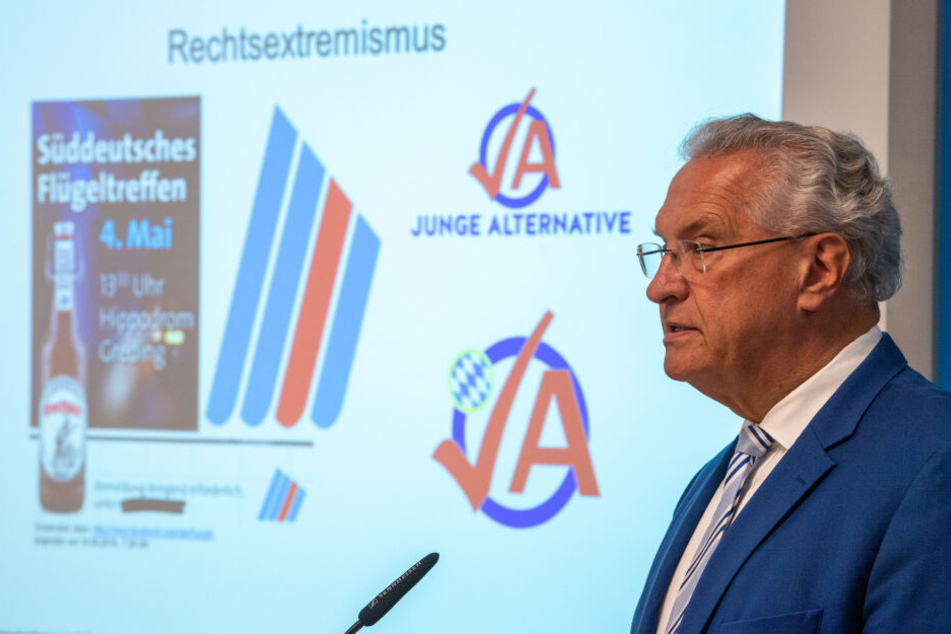Joachim Herrmann (CSU), Innenminister von Bayern, stellt im Innenministerium von Bayern in München den Verfassungsschutzbericht für das Jahr 2019 vor.