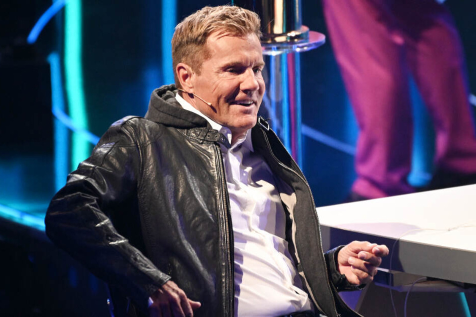 Dieter Bohlen (65) sitzt beim DSDS-Finale auf der Bühne.