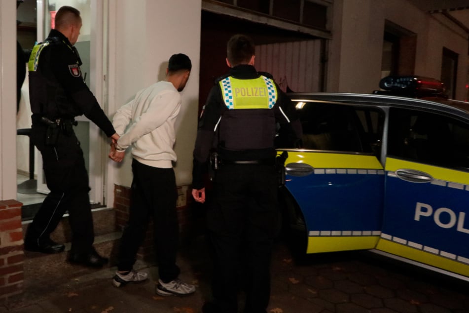 Die Polizei hat am Montag in Hamburg-Harburg eine Razzia in einem Kulturverein durchgeführt. Hintergrund sind Drogengeschäfte.