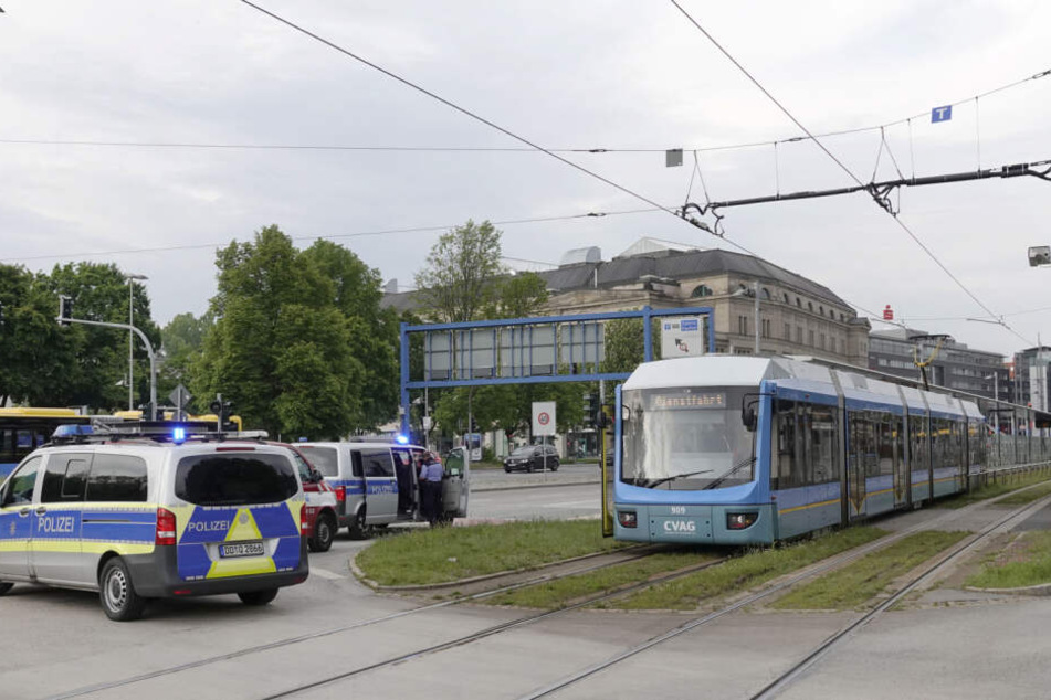 Für die Unfallaufnahme musste der Bereich gesperrt und der Tram-Verkehr umgeleitet werden.