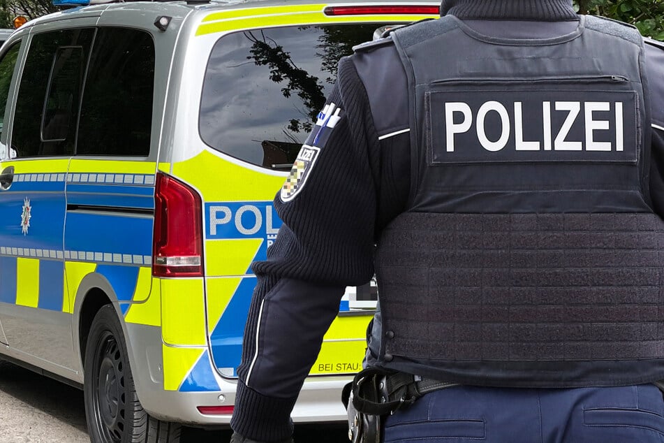 Attacke mit Glasflasche bei der Osterkirmes in Neuental-Zimmersrode: Die Polizei konnte noch am Ostermontag einen 19-Jährigen als mutmaßlichen Täter identifizieren und festnehmen. (Symbolbild)