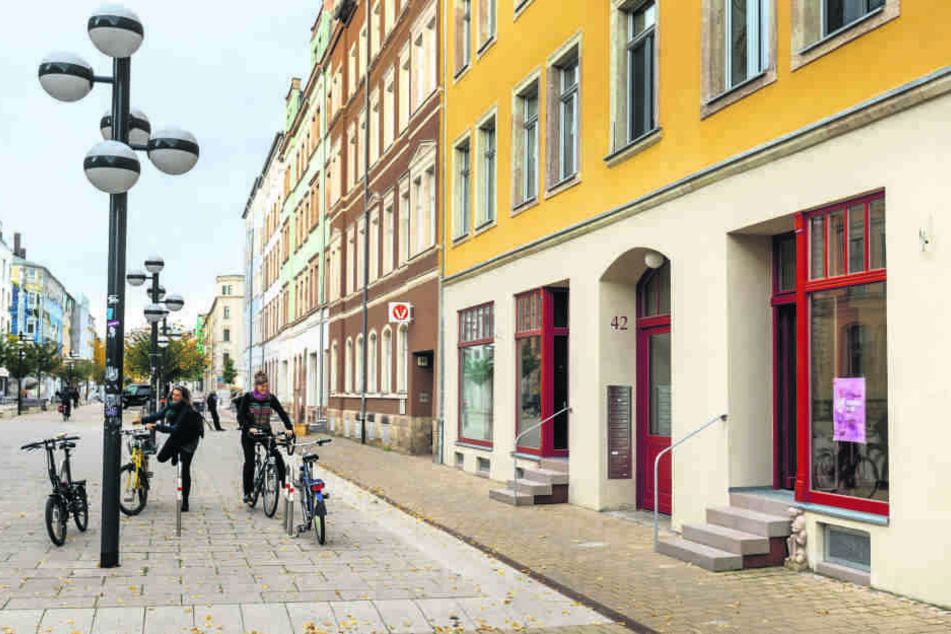 Beim "Kombinat Lump" am Brühl wird Kunst als Abo angeboten.