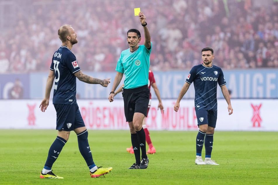 890 Gelbe Karten verteilte Deniz Aytekin (47, M.) in seiner Bundesliga-Karriere.
