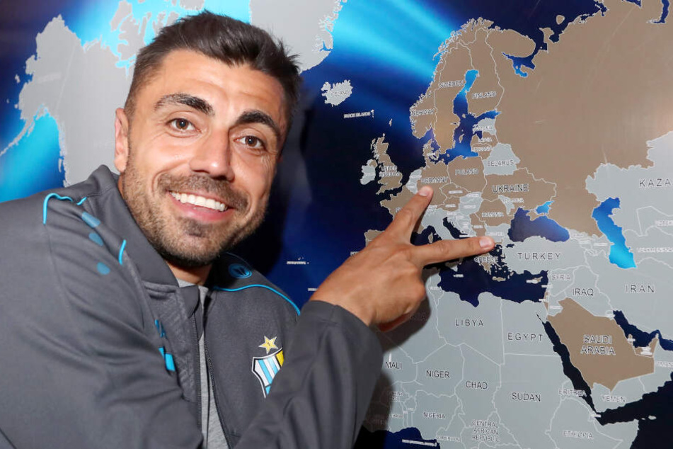 Von Bulgarien nach Deutschland - CFC-Neuzugang Georgi Sarmov zeigt's auf der Landkarte an.