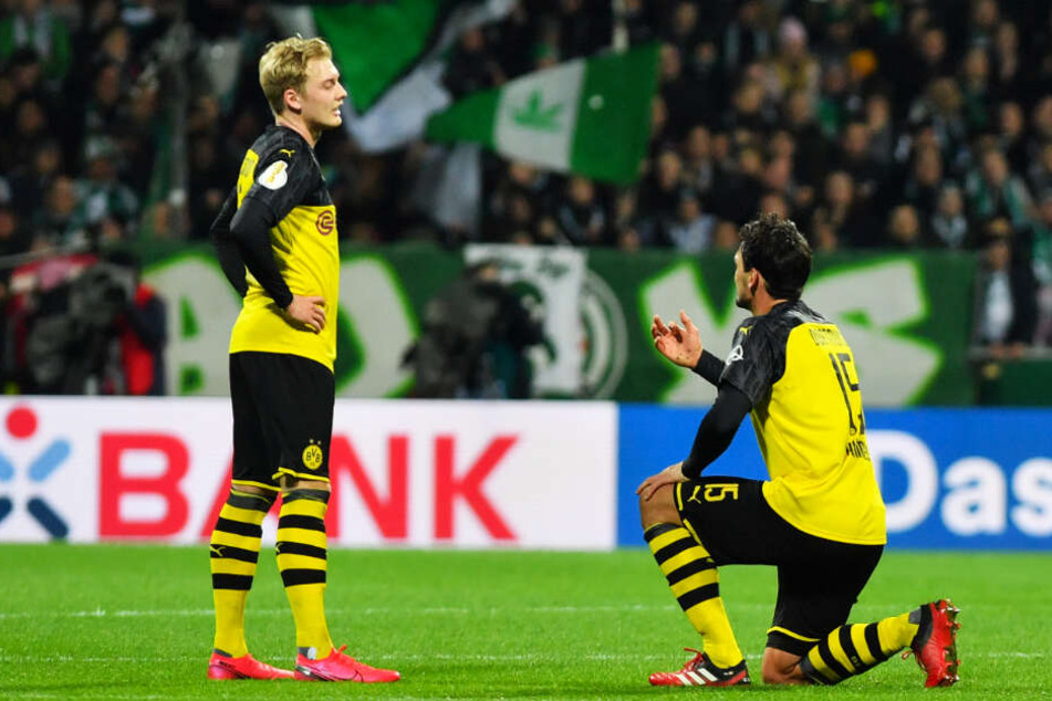 Betretene Mienen bei Julian Brandt (l.) und Mats Hummels: der BVB lag zur Pause mit 0:2 in Bremen hinten.