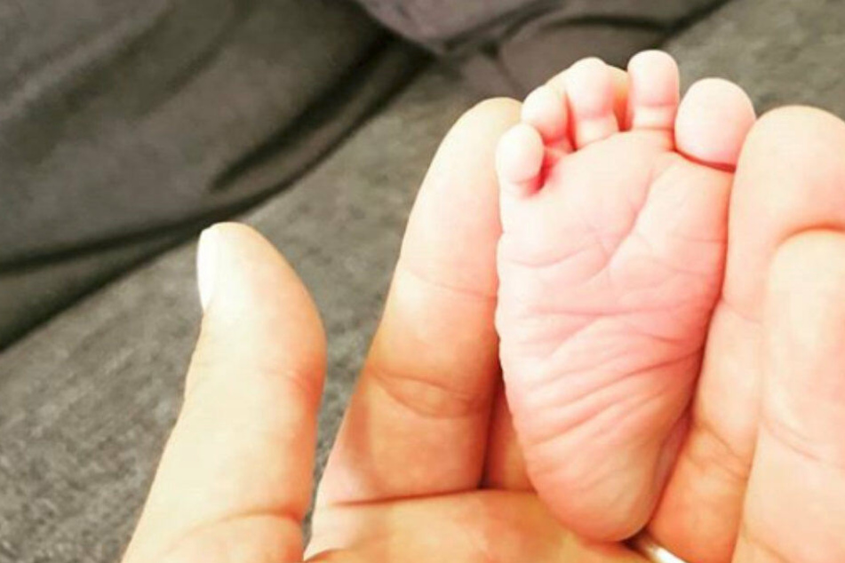 Auch der stolze Papa postet ein Bild seines Babys.