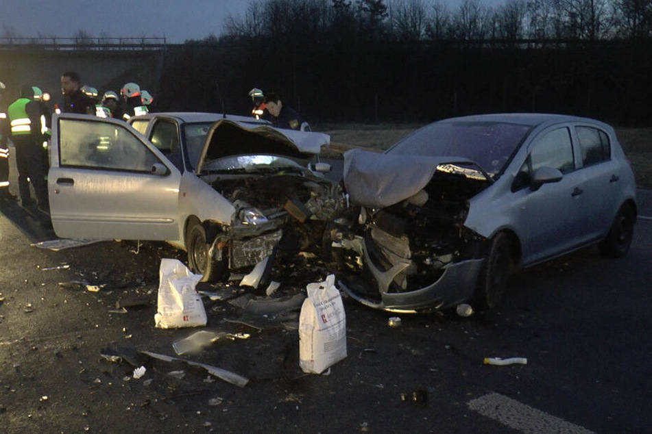 Durch den Crash wurde der Fahrer des entgegenkommenden Wagens schwer verletzt.
