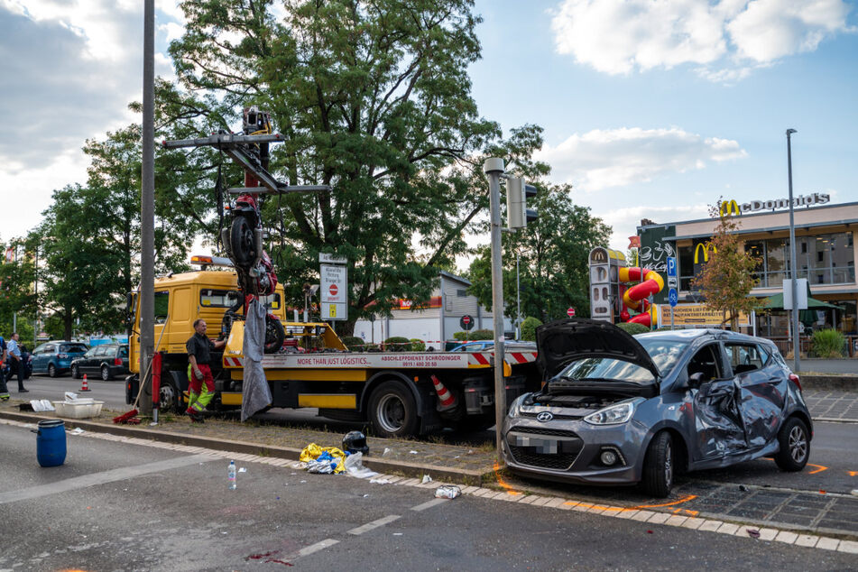 Bei dem Zusammenstoß zwischen einem Motorrad und einem Auto wurde am Nordring in Nürnberg ein 32-Jähriger lebensgefährlich verletzt.