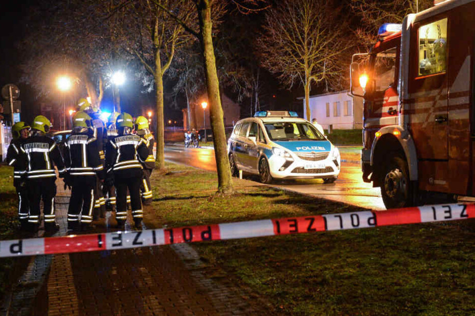 Feuerwehrmänner am Unfallort.