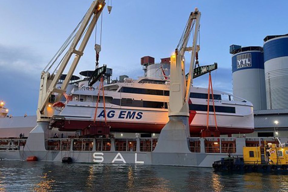 Transport-Spektakel! Katamaran legt lange Reise per huckepack zurück
