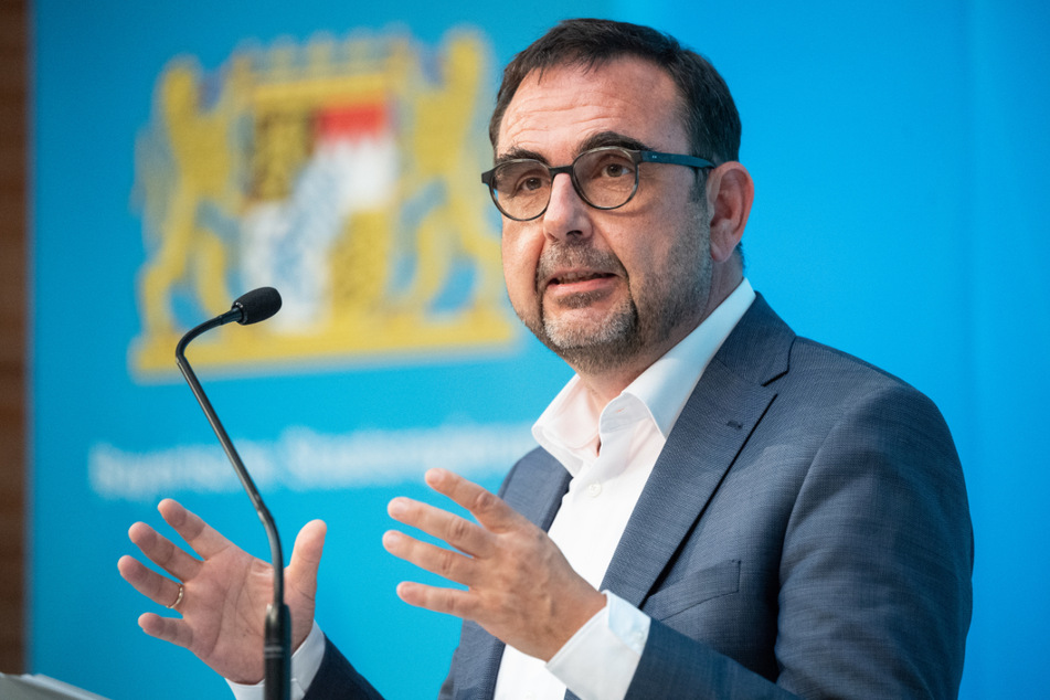 Klaus Holetschek (56, CSU), Gesundheitsminister von Bayern, will Infektionen am Arbeitsplatz meiden.