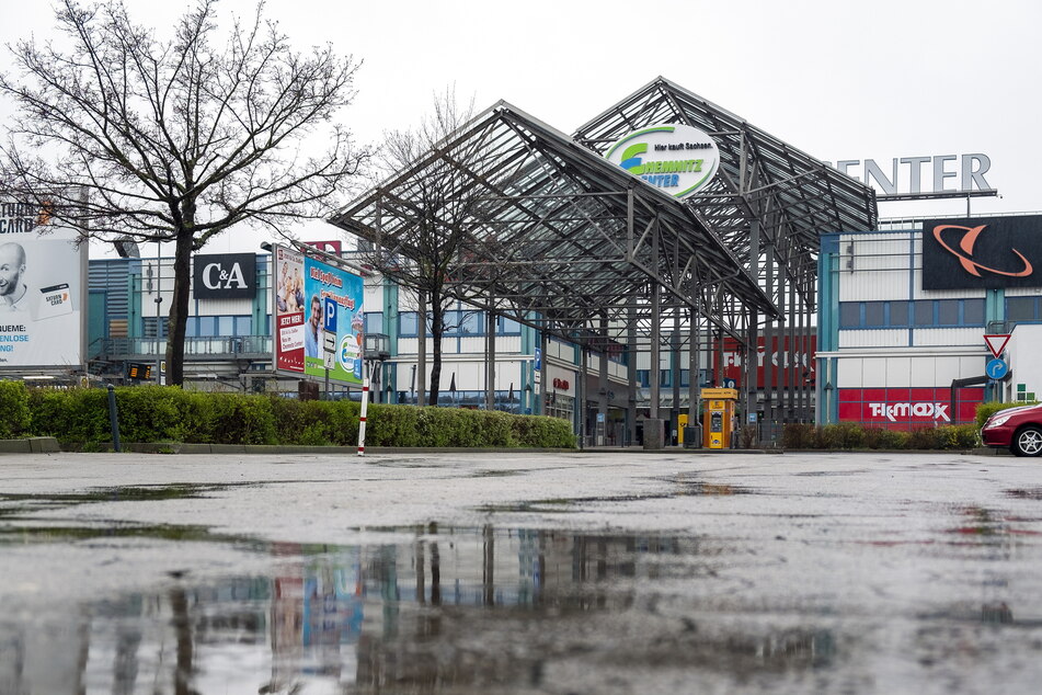 Aus einem Geschäft im Chemnitz Center sollen zwei Jugendliche am Samstag Babybekleidung geklaut haben.