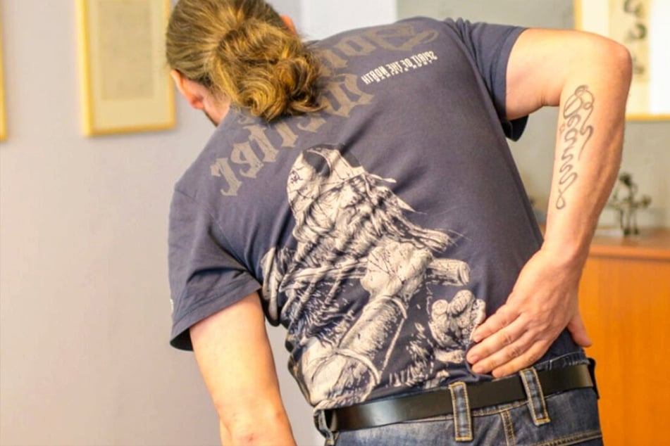 Rückenschmerzen bis ins Bein? Das könnte der Grund sein!