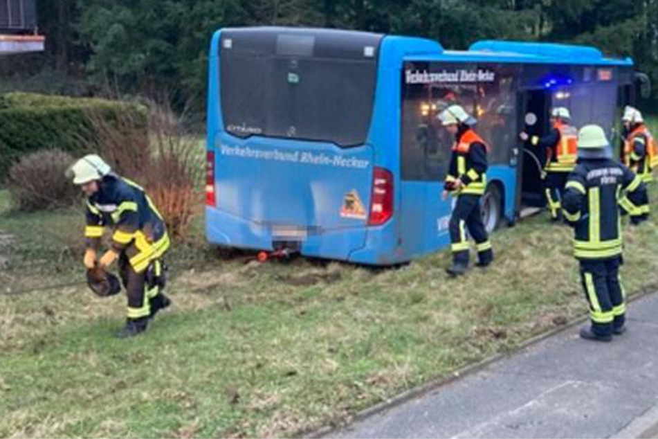 Unfall mit zwölf Verletzten: Schüler springen in Panik aus fahrerlosem Bus