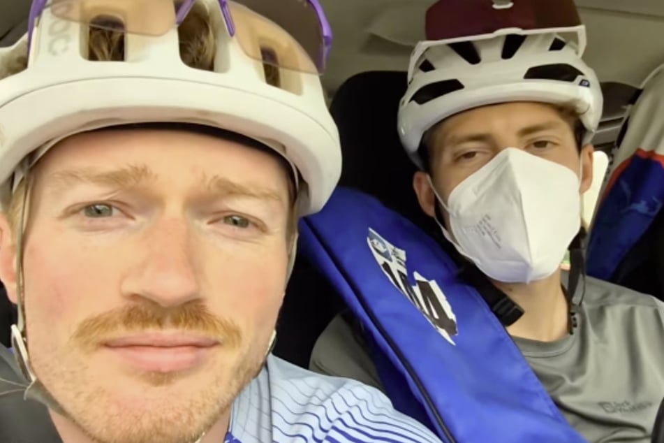 Der Biathlet Jacques Jefferies (24, l.) berichtete von dramatischen Szenen in Belgien, wo im Naturschutzgebiet "Hohes Venn" ein heftiger Brand ausbrach. Sein Teamkollege trug sogar im Auto eine FFP2-Maske.