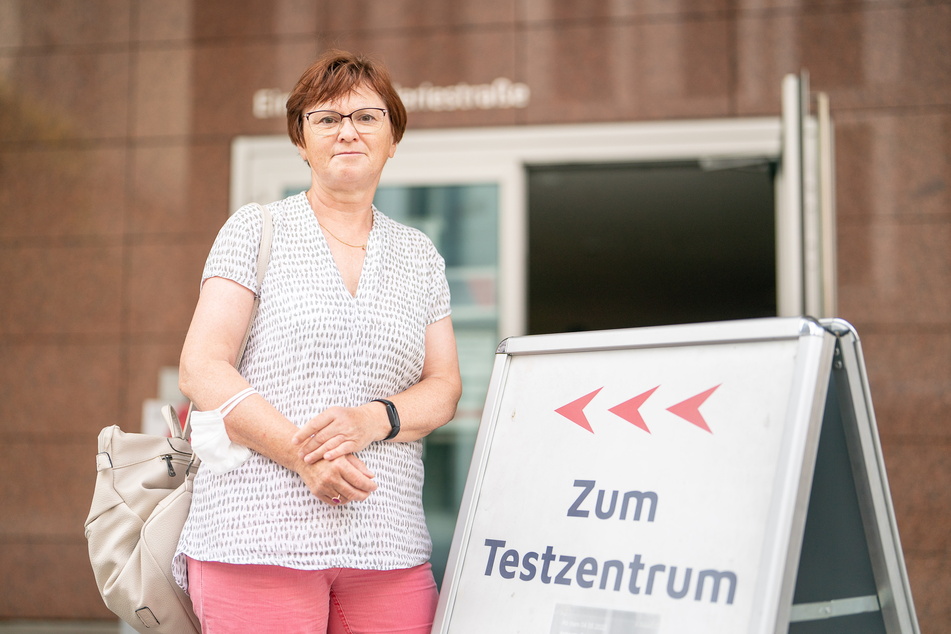Karin Schubert (66) kam noch ohne den bürokratischen Aufwand zu ihrem Test.