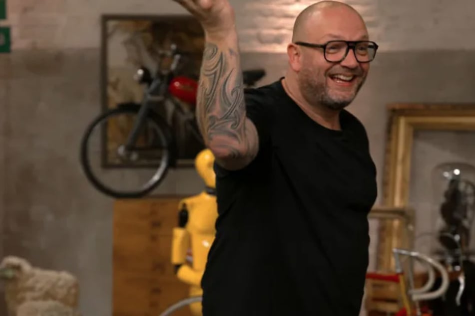 Sven Deutschmanek (49) taxiert bereits seit der zweiten Staffel (2014) die Werte der "Bares für Rares"-Verkaufsobjekte.
