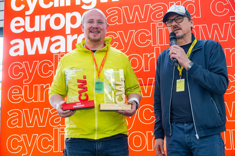 Bestes Cargobike und Produkt des Jahres 2026 - bei der Cyclingworld Europe sahnte Clemens Kircher (l.) mächtig ab.