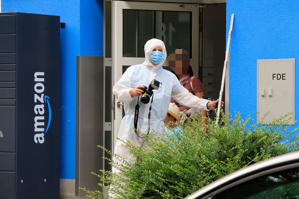 Die Kripo ging im Plattenbau in der Wilhelm-Firl-Straße auf Spurensuche.