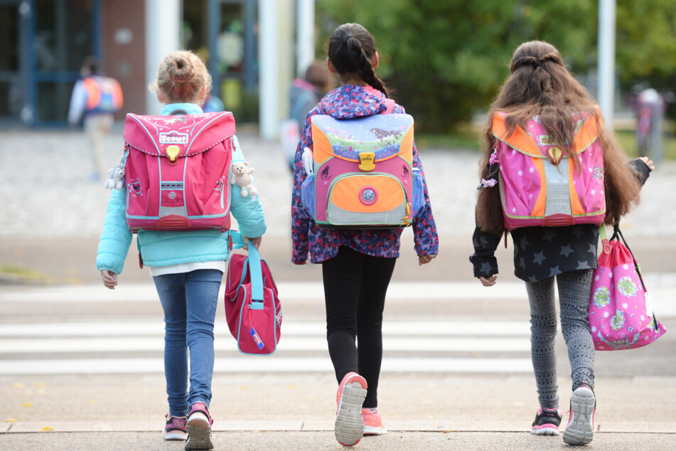 Den Kindern beim Lernen und bei der Stressbewältigung helfen - in 80 Prozent der sächsischen Schulen läuft ein Corona-Aufholprogramm.