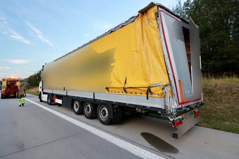 Die beiden Lastwagen mussten aufwendig geborgen werden.
