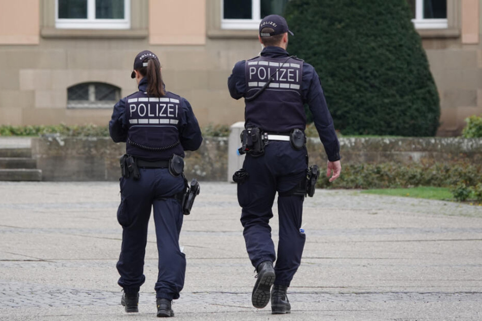 Die Polizei rückte eigentlich an, um den Streit zu schlichten, vor Ort erfuhren sie dann von den vergangenen Straftaten. (Symbolbild)