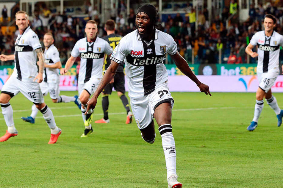 Traf bereits im Hinspiel gegen Juventus Turin und erzielte nun im Rückspiel sogar einen Doppelpack: Parmas Torjäger Gervinho (M.).