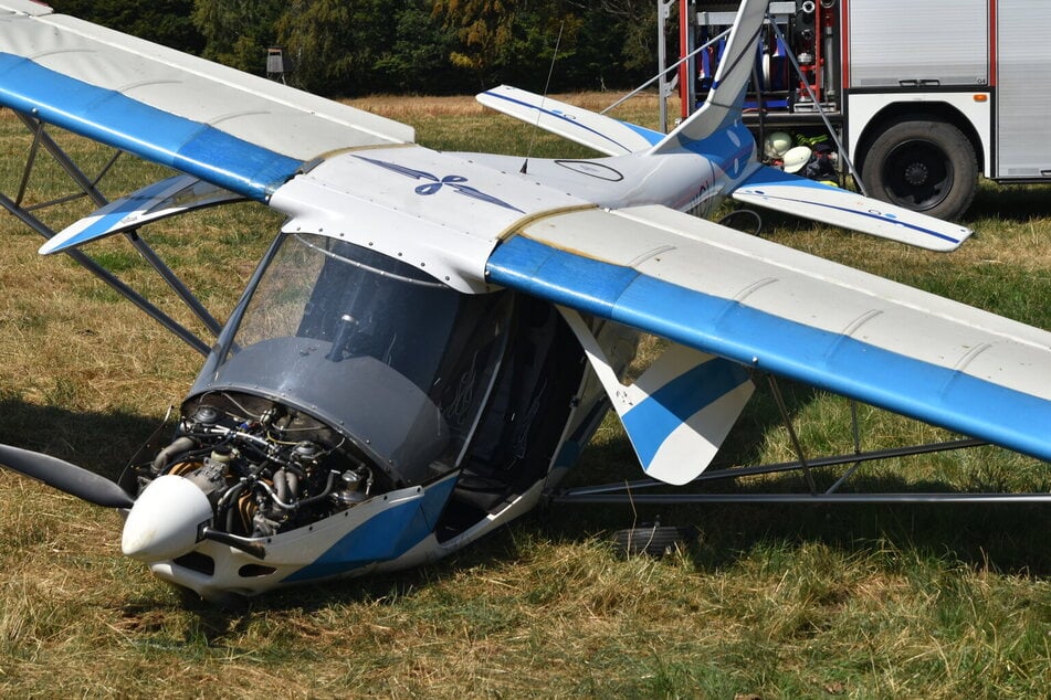 Der Pilot (72) konnte die abgestürzte Maschine eigenständig und unverletzt verlassen.