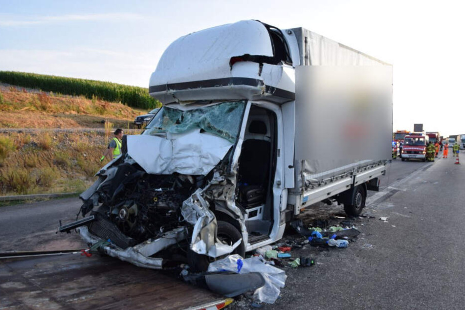 Der Sprinter wurde bei dem Unfall völlig zerstört.
