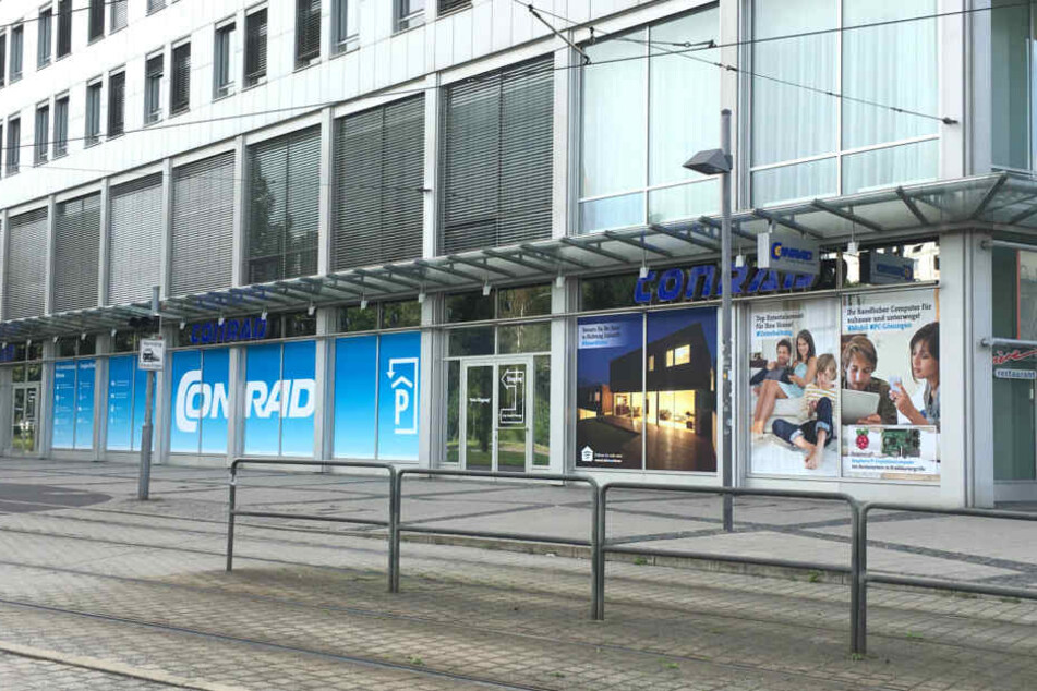 Conrad-Filiale am Hauptbahnhof in Dresden.