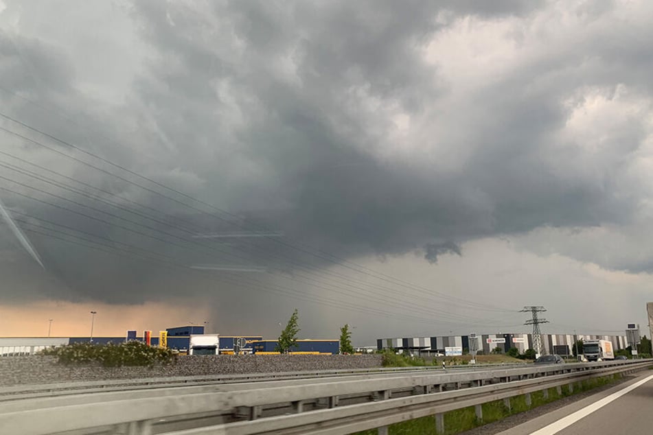 Dunkle Wolken zogen über Sachsen.