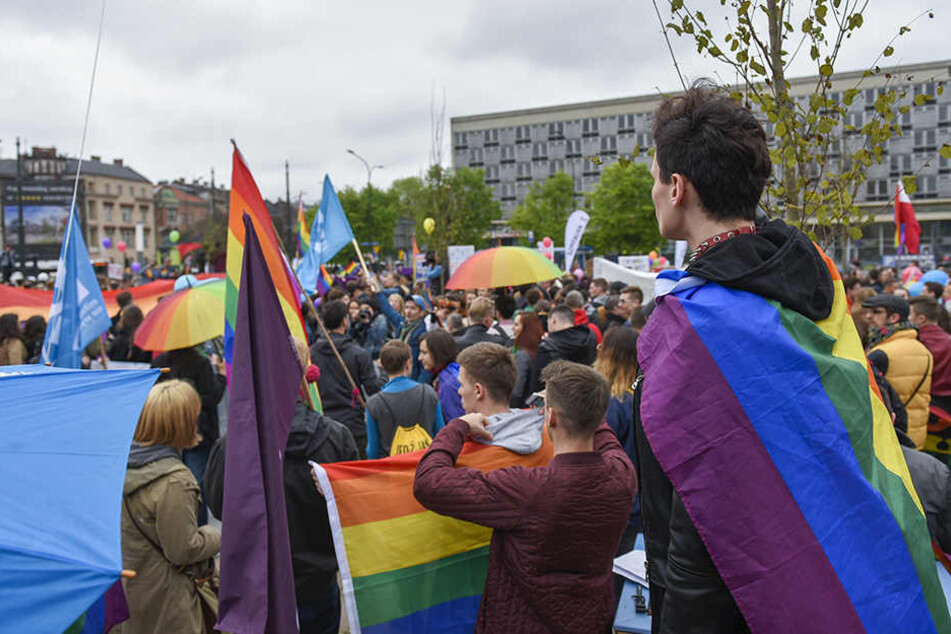 Bereits im Mai haben mehrere hundert Menschen in Krakau für die Gleichberechtigung von schwulen, lesbischen, bi- und transsexuellen Menschen demonstriert.