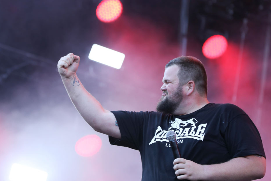 Sänger Jan "Monchi" Gorkow (31) und seine Band "Feine Sahne Fischfilet" werden nach der Absage des Bauhauses Dessau auch nicht im Anhaltischen Theater auftreten.