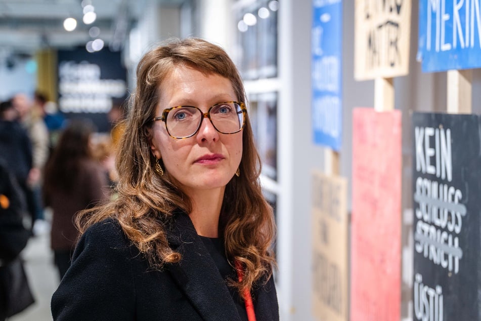 SPD-Stadträtin Julia Bombien (42) besuchte das Dokumentationszentrum.