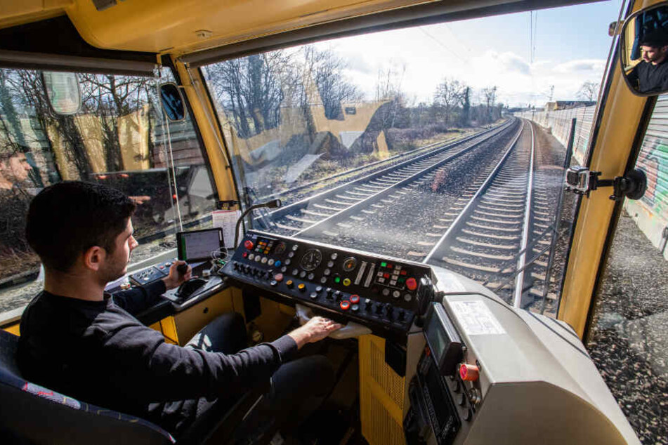 Ein Flüchtling unterwegs zwischen Rastatt und Karlsruhe.