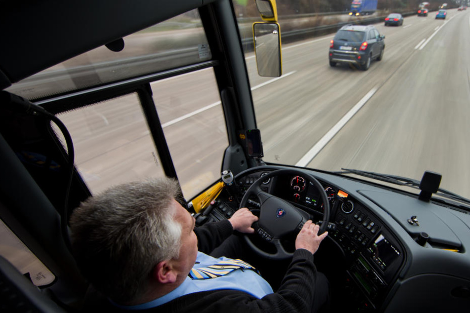 Durch seine schnelle Reaktion rettete der Busfahrer womöglich Leben! (Symbolbild)