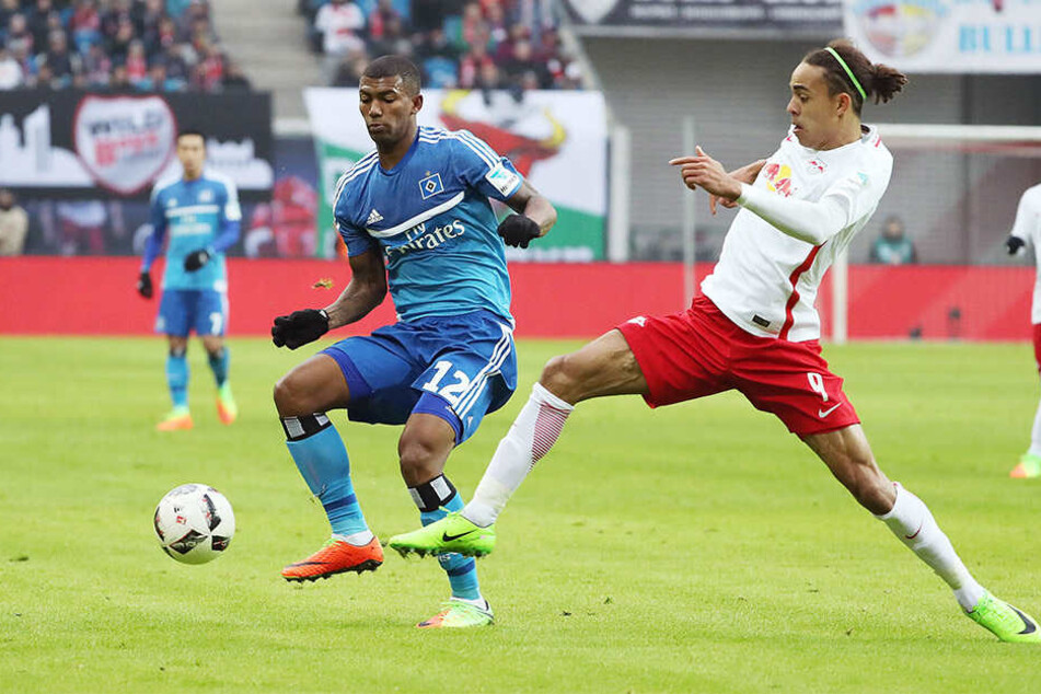 Wen wird RB-Trainer Ralph Hasenhüttl am Wochenende für Stürmer Yussuf Poulsen (re.) einsetzen, der sich am vergangenen Samstag beim Spiel gegen den HSV verletzte?