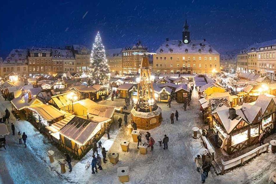 Der Annaberger Weihnachtsmarkt: Hier brennt die Beleuchtung am längsten, und zwar bis 2. Februar.